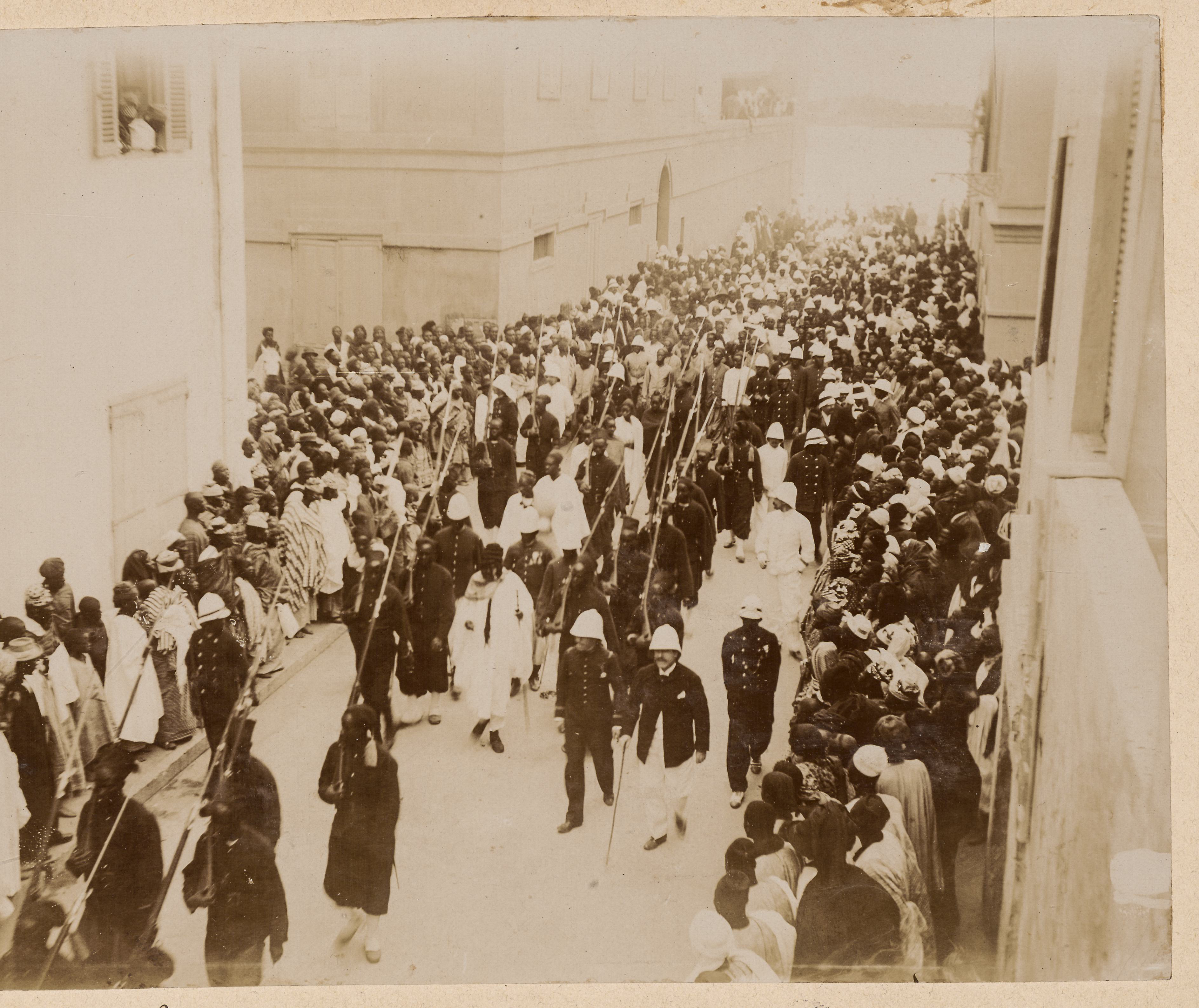 Samory Touré led through Saint-Louis via a crowded street.